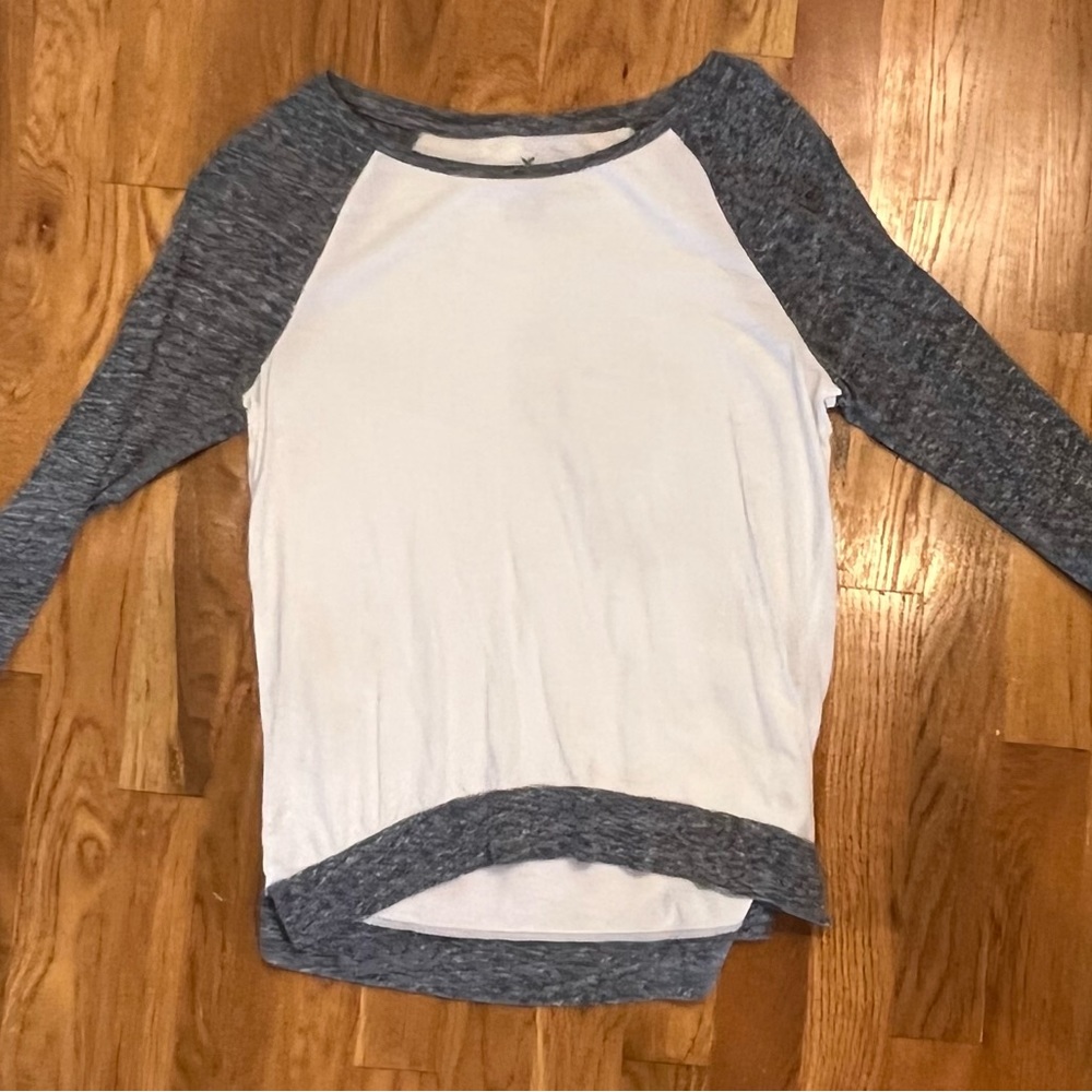 American Eagle softball style t-shirt